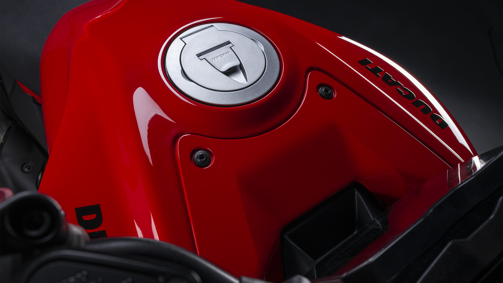Ducati-Diavel-V4-MY23-overview-gallery-1920x1080-05