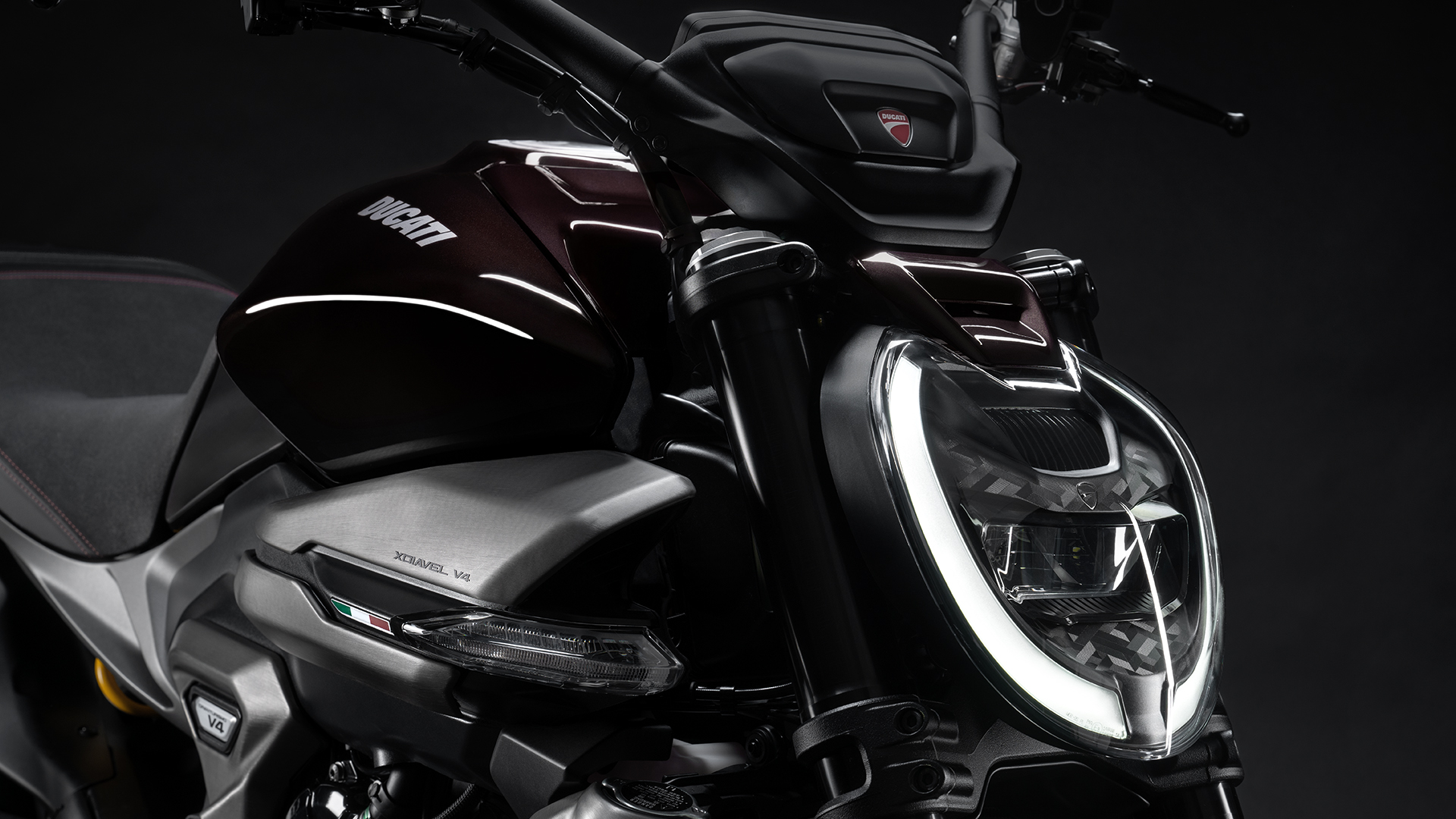 2025-02-26_Ducati-Dsquared-gallery-1920x1080_02